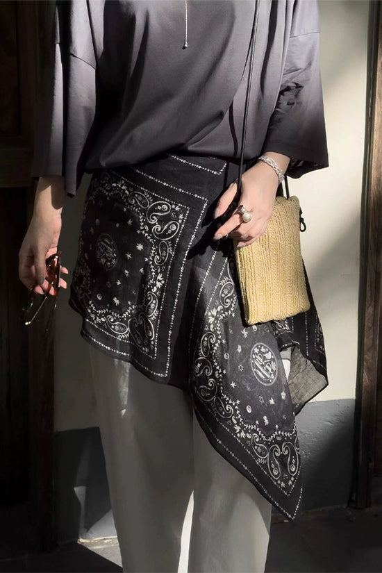 BLACK (2).jpg