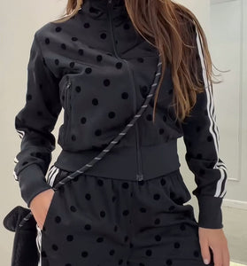 BLACK (1).jpg