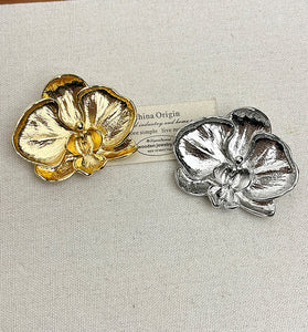 Elegant Floral Gold Brooch