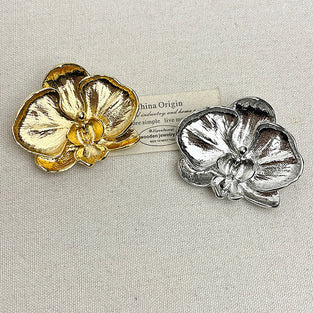 Elegant Floral Gold Brooch