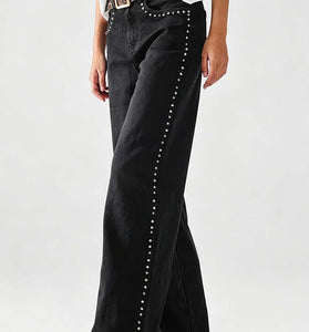 BLACK (1).jpg