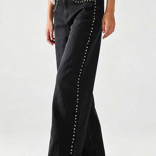BLACK (1).jpg