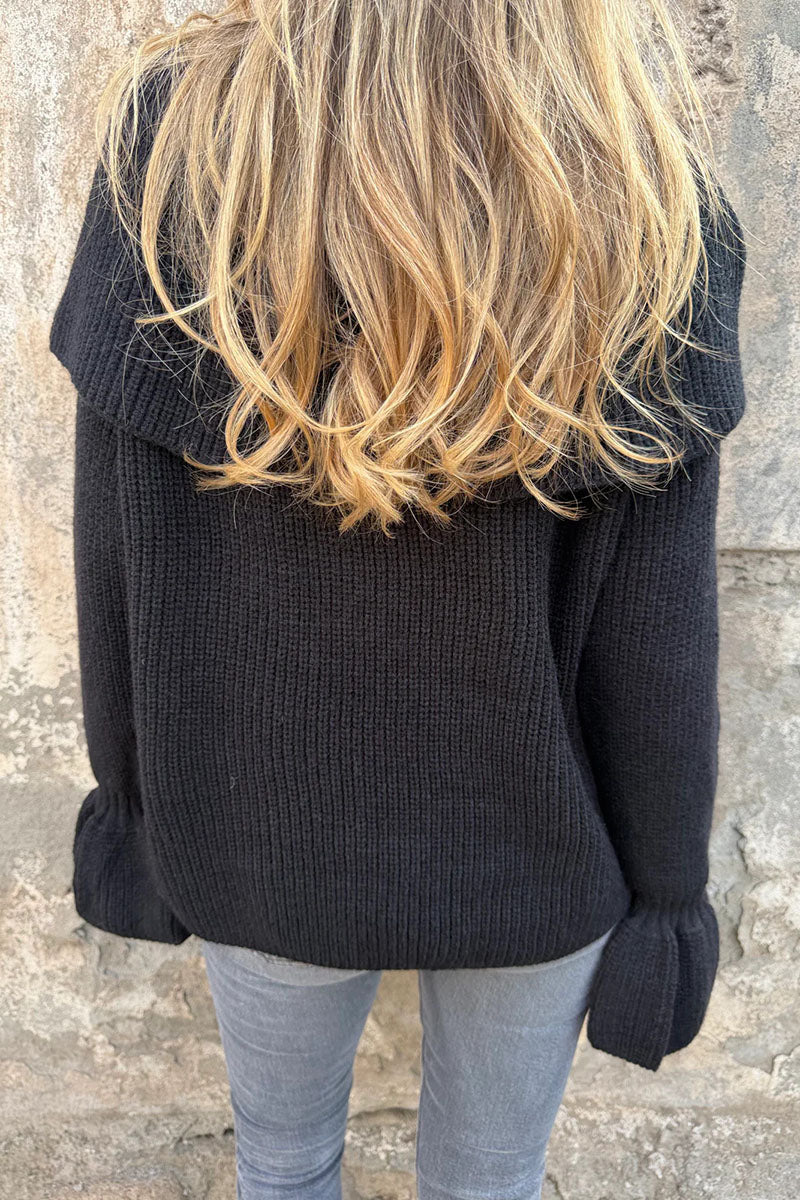 BLACK (3).jpg
